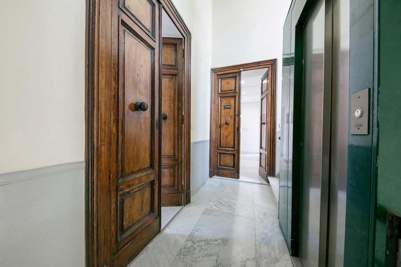 President Suites Naples Exterior photo